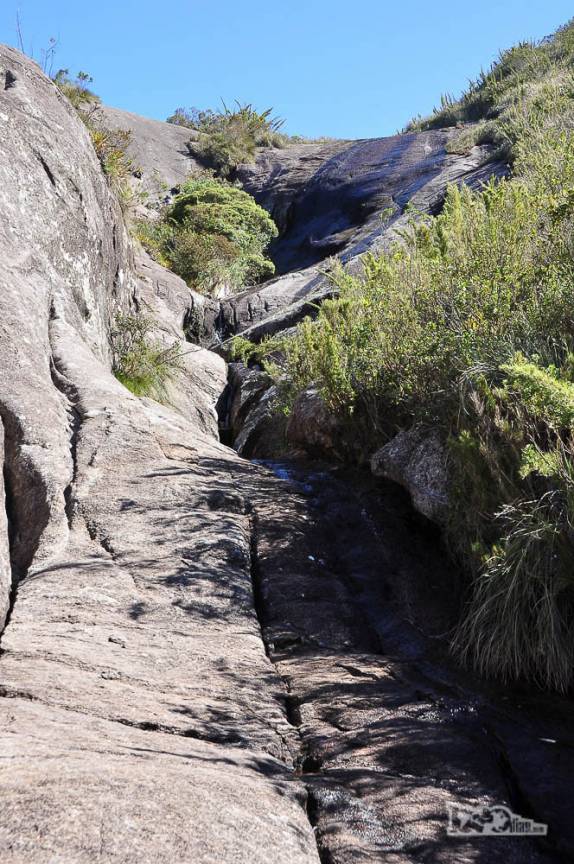 A pequena Cachoeirinha, em mais um dos vales que temos de atravessar nesse 2o dia de caminhadas no Parque Nacional da Serra dos Órgãos, no Rio de Janeiro